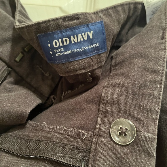 Old Navy pixie mid rise gray crop pants, size 18 - Picture 3 of 3